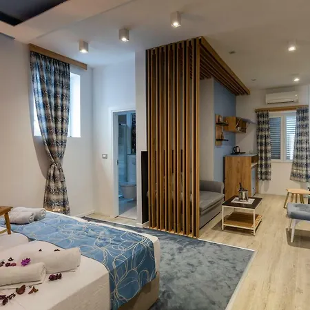 And Naida Pensión 4*