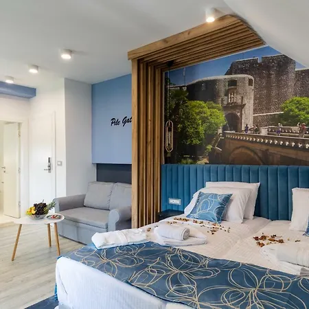And Naida Guest house