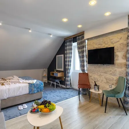 And Naida Guest house