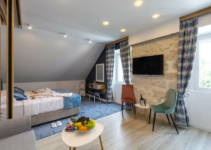 And Naida Guest house