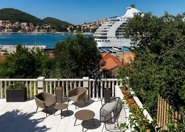 Guest house And Naida 4*