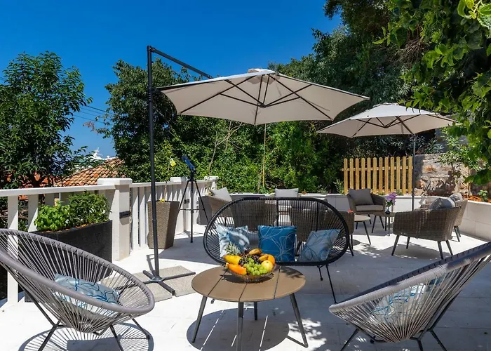 Guest house And Naida 4*