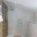 And Naida Πανσιόν