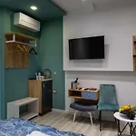 And Naida دوبروفينك